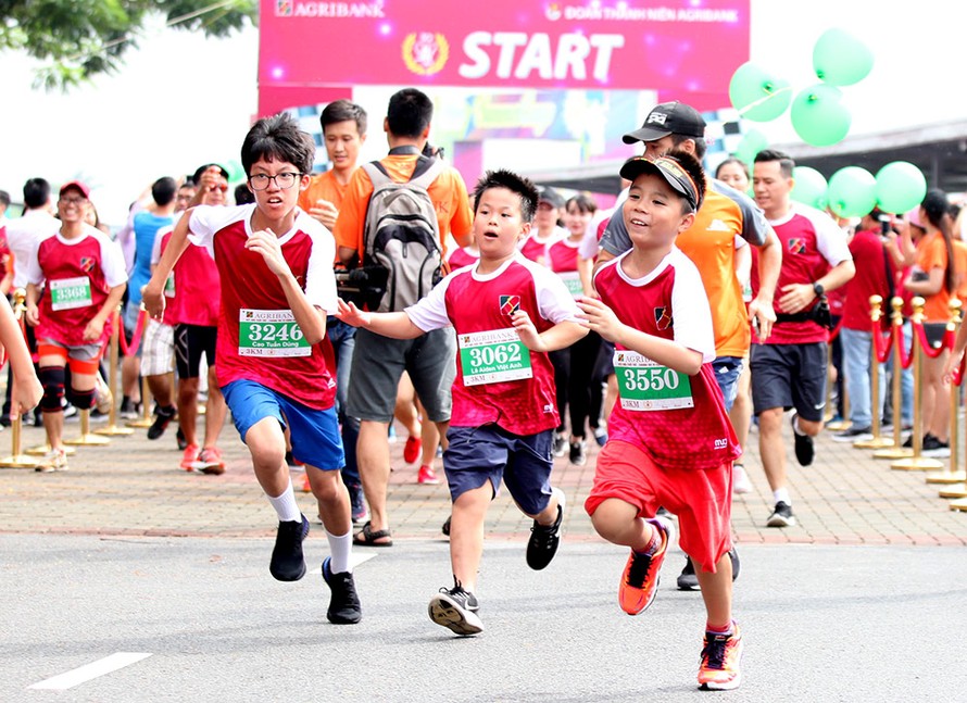 Giải chạy Marathon gây quỹ từ thiện của Đoàn Thanh niên Agribank
