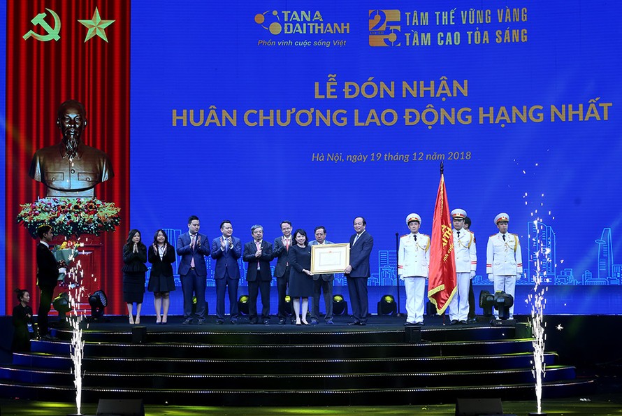 Tập đoàn Tân Á Đại Thành nhận Huân chương Lao động hạng Nhất