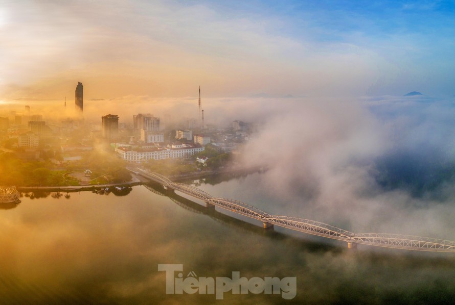 Sông Hương đoạn qua trung tâm TP Huế. Ảnh: Văn Đình Huy
