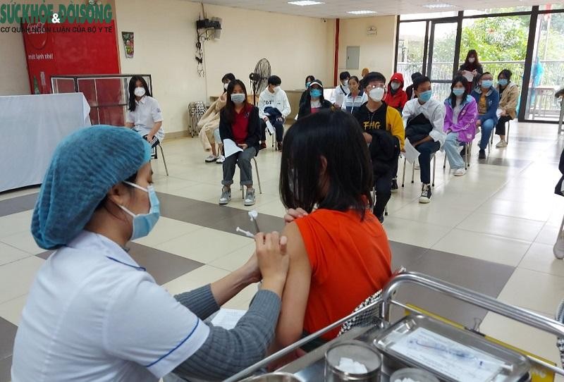 Trước TT-Huế, một số địa phương trong nước đã tổ chức tiêm vắc xin phòng COVID-19 cho người từ 12 đến 17 tuổi. Ảnh: Cổng TTĐT Bộ Y tế