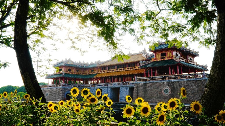 Ngọ Môn - Huế, nơi Hoàng đế Bảo Đại làm lễ thoái vị 75 năm trước.