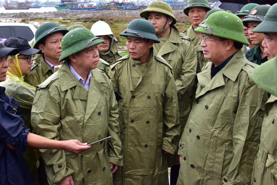 Phó Thủ tướng Trịnh Đình Dũng đánh giá cao công tác chuẩn bị phòng, chống bão số 5 của chính quyền, lực lượng chức năng tỉnh TT-Huế.