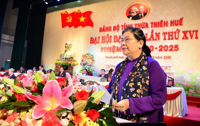 Phó Chủ tịch Thường trực Quốc hội Tòng Thị Phóng phát biểu chỉ đạo đại hội.