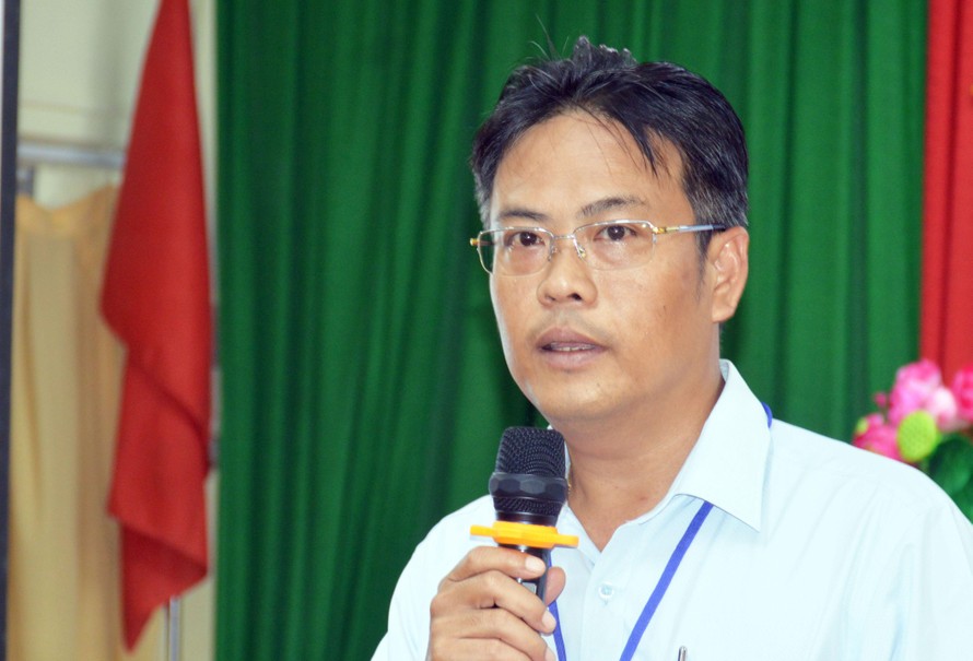 Ông Nguyễn Việt Triều đối thoại với ngư dân Cà Mau