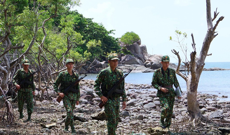Các lực lượng tuần tra bảo vệ trên đảo và phòng chống dịch bệnh
