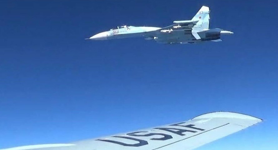 Một chiếc RC-135U đã bị một chiếc Su-27 đánh chặn vào năm 2017.
