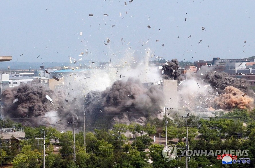 Văn phòng liên lạc liên Triều tại thành phố biên giới Kaesong bị Triều Tiên cho nổ tung vào ngày 16/6. Ảnh: Yonhap