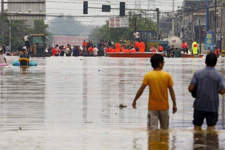 Trước đó, lũ lụt đã khiến hàng nghìn người ở Tân Hương, tỉnh Hà Nam bị mắc kẹt. Ảnh: Simon Song 