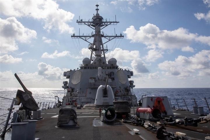 Tàu khu trục USS Barry của Hải quân Mỹ. (Ảnh: U.S. 7th Fleet)