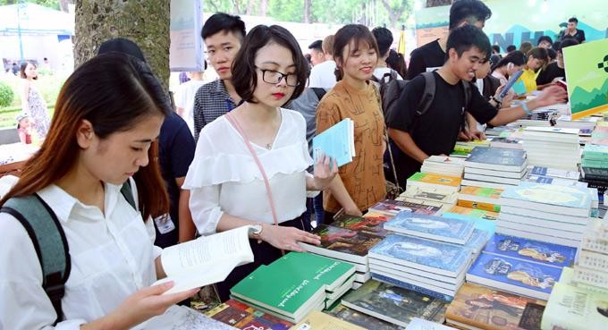 Văn hóa đọc ngày càng lan tỏa sâu rộng nhờ tổ chức tốt Ngày sách Việt Nam. Ảnh: Hà Nội mới