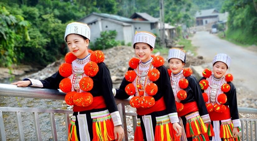 Phụ nữ Dao đỏ thôn Bản Lục, xã Đà Vị, huyện Na Hang, tỉnh Tuyên Quang trong trang phục truyền thống. Ảnh: Báo Tuyên Quang