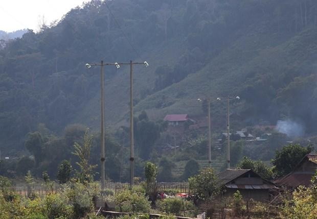 Điện lưới kéo về bản, thắp sáng bản làng vùng biên huyện Mường Nhé, tỉnh Điện Biên. (Ảnh: Xuân Tiến/TTXVN)