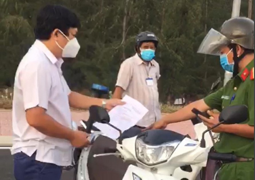 Ông Lê Xuân Hà bị lực lượng phòng chống COVID-19 xử phạt hành chính vì "đi xem đất" giữa lúc giãn cách 