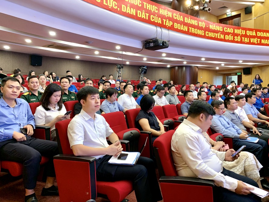 Cán bộ Đoàn chủ chốt tham gia học tập các bài học lý luận chính trị tại điểm cầu trung ương tại Hà Nội. 