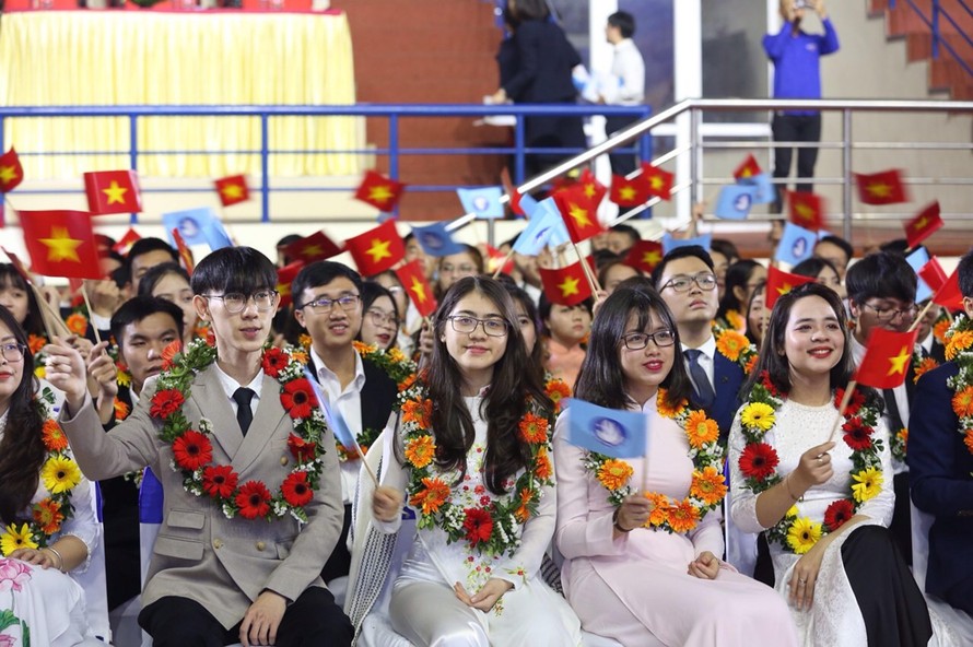 Cuộc thi “Sinh viên Việt Nam – hát mãi bản hùng ca” nhằm khơi dậy tình yêu quê hương, đất nước, tự hào dân tộc cho sinh viên Việt Nam.