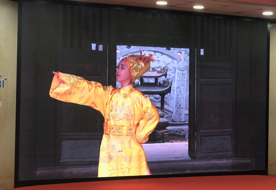 Học sinh Liên đội trường THCS Lê Lợi, TP Vinh (tỉnh Nghệ An) trình bày kể chuyện lịch sử về Anh hùng Hoàng đế Quang Trung - Nguyễn Huệ, xuất sắc đoạt giải Nhất cuộc thi.