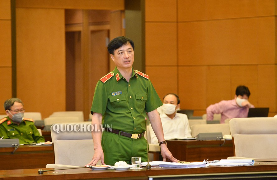 Thứ trưởng Bộ Công an Nguyễn Duy Ngọc tại phiên họp thẩm tra