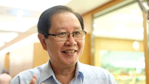 Bộ trưởng Nội vụ Lê Vĩnh Tân trả lời phóng viên bên lề kỳ họp Quốc hội