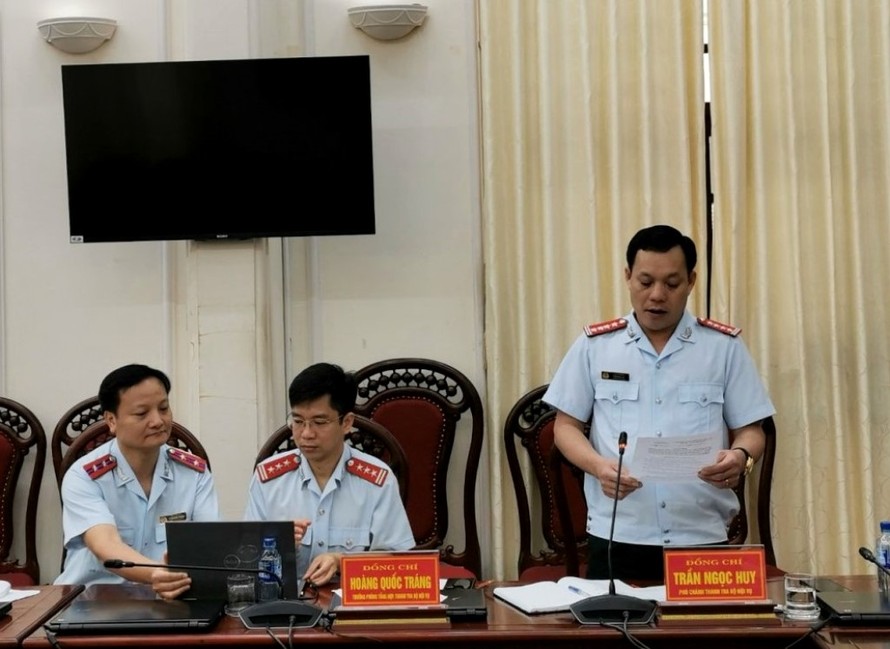 Phó Chánh Thanh tra Bộ Nội vụ Trần Ngọc Huy công bố Quyết định thanh tra tại UBND tỉnh Ninh Bình 