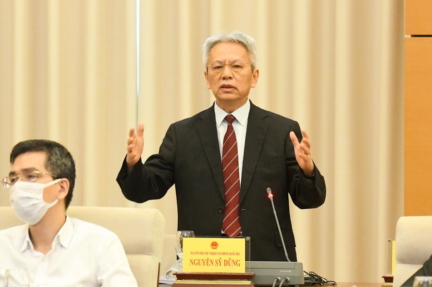 TS. Nguyễn Sĩ Dũng tại buổi toạ đàm