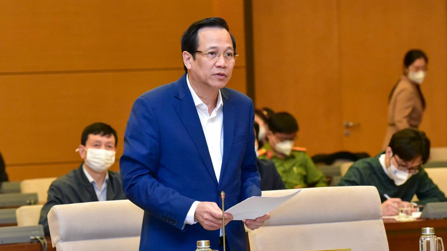 Bộ trưởng Bộ LĐ-TB&XH Đào Ngọc Dung báo cáo tại phiên họp