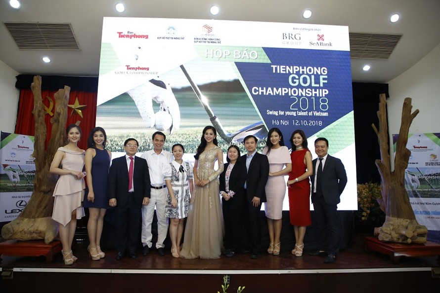 Cận cảnh cây trầm hương quý hiếm tại Tiền Phong Golf Championship