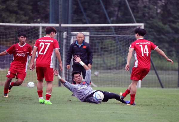 HLV Park Hang-seo nói không ai chắc suất ở tuyển Việt Nam