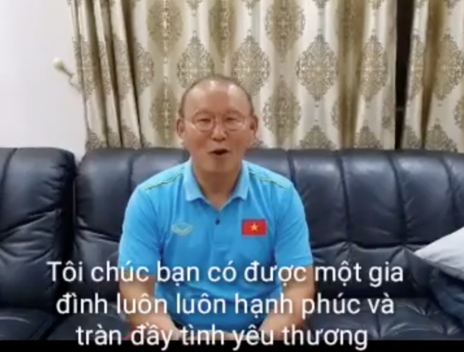 Thầy Park tặng quà cưới đặc biệt cho tiền vệ Phan Văn Đức