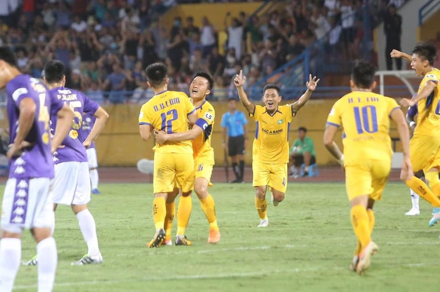 Đánh bại Hà Nội, Sông Lam Nghệ An lên đỉnh bảng V-League