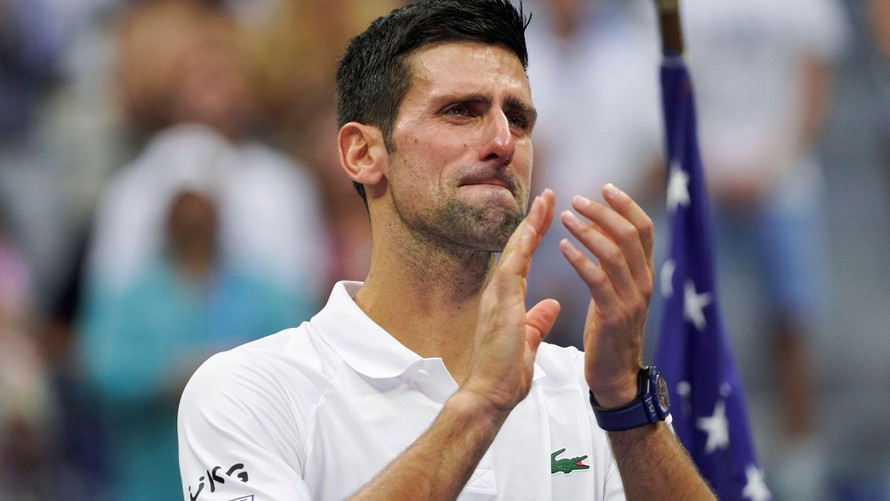 Djokovic xúc động trước tình cảm của khán giả