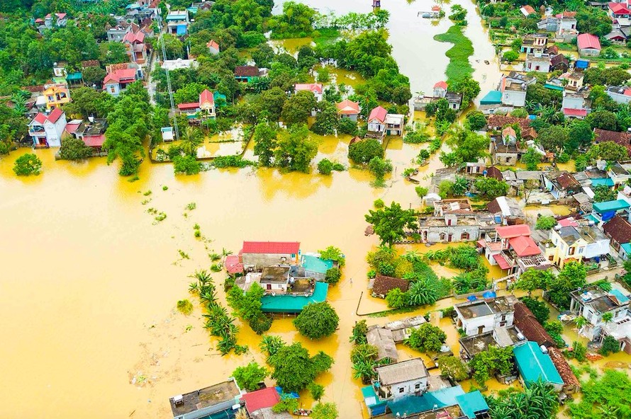 Cảnh ngập lụt tại Nho Quan, Ninh Bình nhìn từ trên cao. Ảnh: Minh Đức