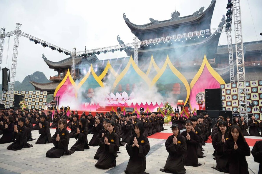 Không khí lễ hội chùa Tam Chúc. Ảnh: Minh Đức