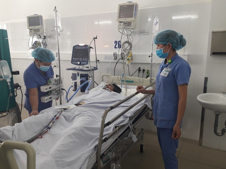 Tin mới vụ làng có 3 người chết, 20 người nhập viện nghi ngộ độc rượu