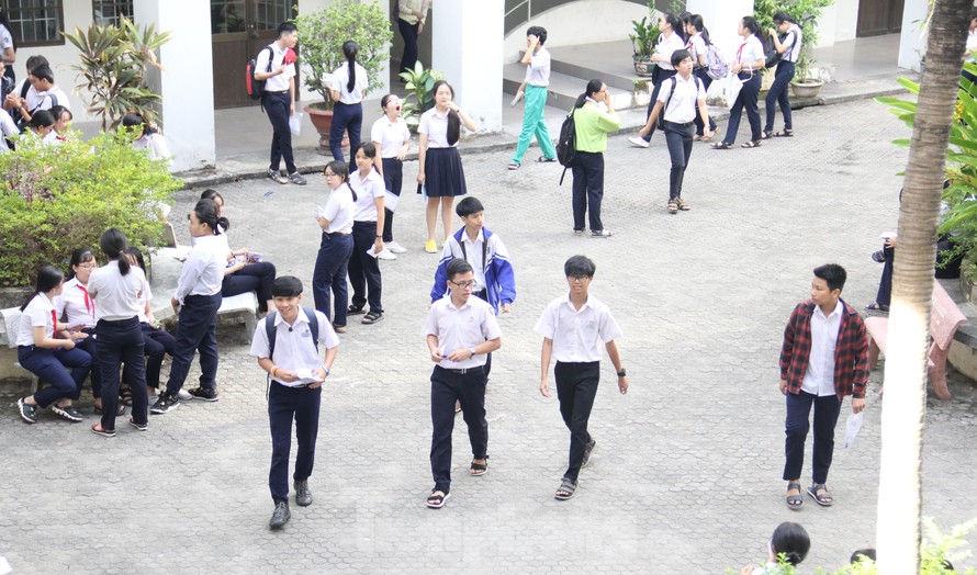 Rôm rả bàn tán chuyện Đà Nẵng bỏ Ngoại ngữ kỳ thi lớp 10