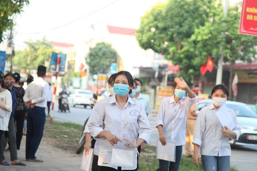 Thí sinh tỉnh Bắc Giang đến dự thi tốt nghiệp THPT năm 2021