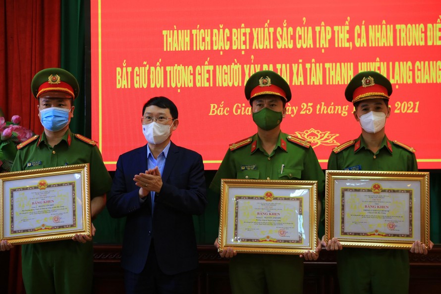 Chủ tịch UBND tỉnh Bắc Giang Lê Ánh Dương khen thưởng tập thể và cá nhân phá án