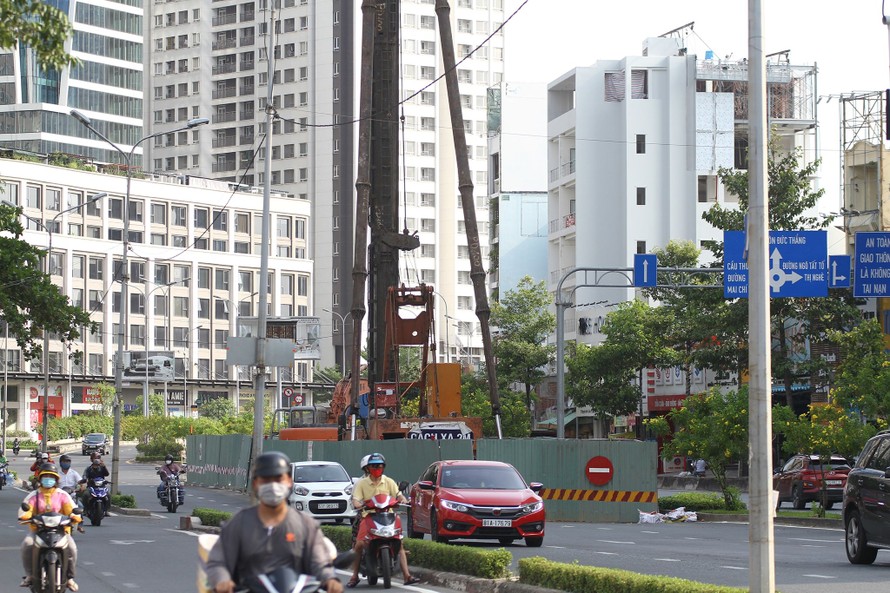 Dự án sửa chữa đường Nguyễn Hữu Cảnh đang chậm tiến độ.