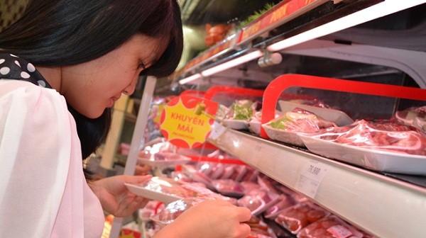 Thịt lợn đến tay người tiêu dùng vẫn ở mức cao ngất ngưởng.