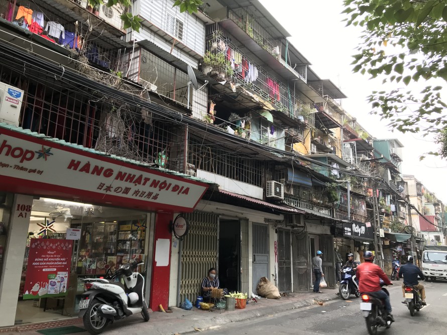 Nhiều căn hộ tại Tập thể Thành Công đã xuống cấp nghiêm trọng Ảnh: Minh Tuấn