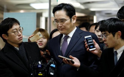 Phó Chủ tịch Tập đoàn Samsung Lee Jae-yong xuất hiện tại tòa án trung tâm Seoul ngày 19/1 (Ảnh: Reuters).
