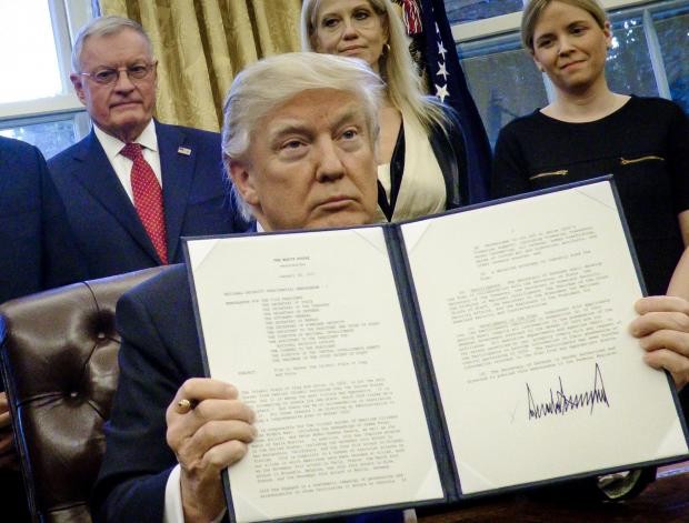 Có thêm 5 bang muốn kiện sắc lệnh nhập cư mới của Tổng thống Donald Trump. Ảnh: Getty Image