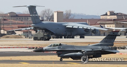 Chiến đấu cơ F-16 của Mỹ xuất hiện tại Hàn Quốc hồi cuối tháng 3. Ảnh: Yonhap