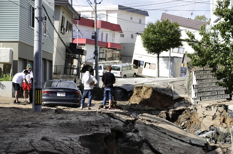 Nhật Bản rung chuyển vì động đất, 32 người mất tích