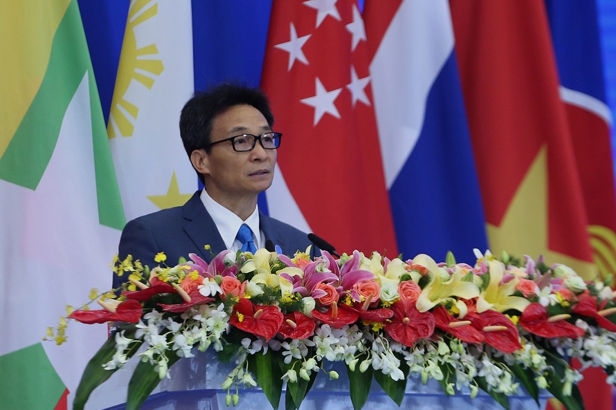 Phó Thủ tướng phát biểu tại lễ khai mạc Hội chợ. Ảnh: VGP/Đình Nam