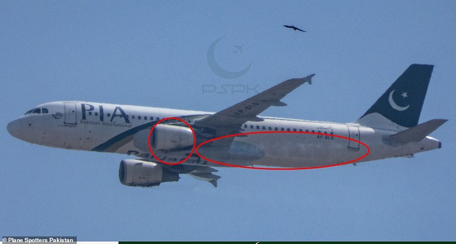 Hình ảnh chiếc máy bay được ghi lại ngay trước khi rơi cho thấy động cơ bốc khói. Ảnh: Daily Mail