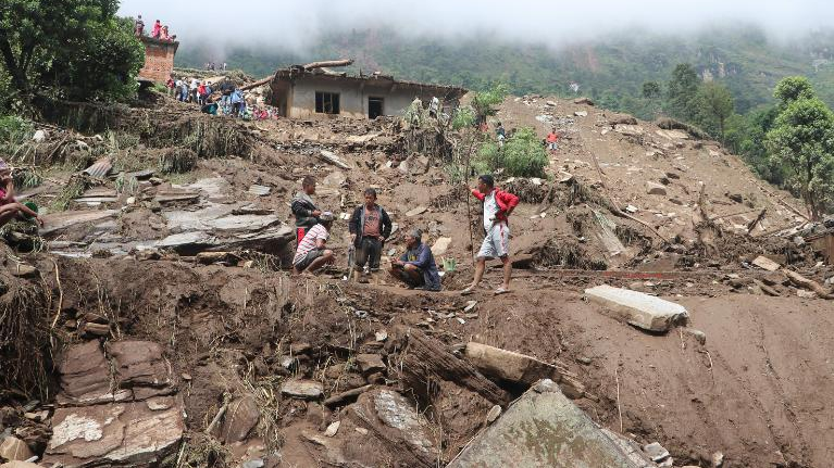 Hiện trường vụ lở đất tại huyện Sindhupalchok. Ảnh: Getty