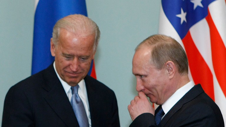 Tổng thống Nga Putin và ông Joe Biden. Ảnh: AP