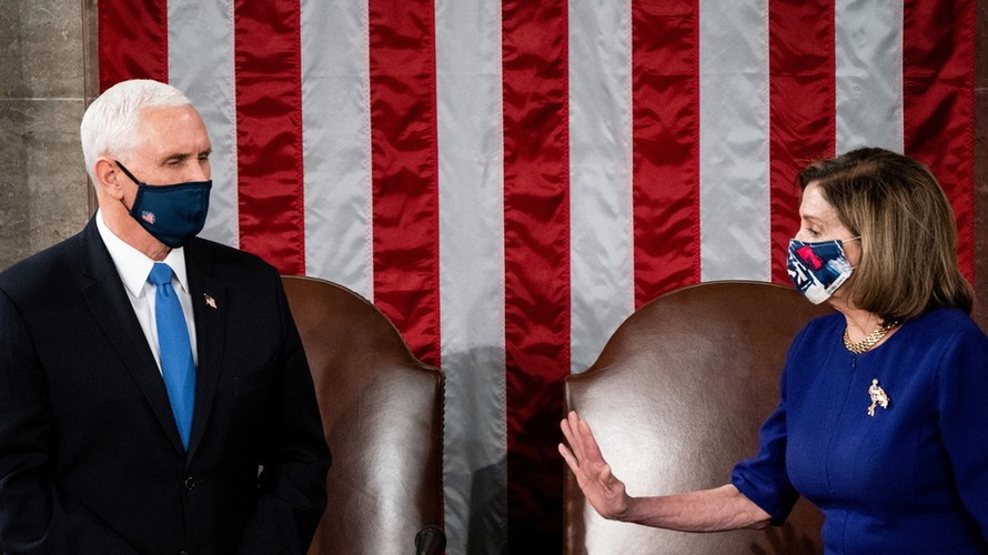 Phó Tổng thống Mike Pence và Chủ tịch Hạ viện Nancy Pelosi. Ảnh: Reuters