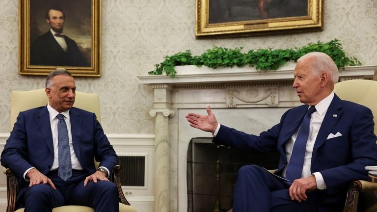 Tổng thống Mỹ Joe Biden gặp Thủ tướng Iraq Mustafa al-Kadhimi. Ảnh: Reuters