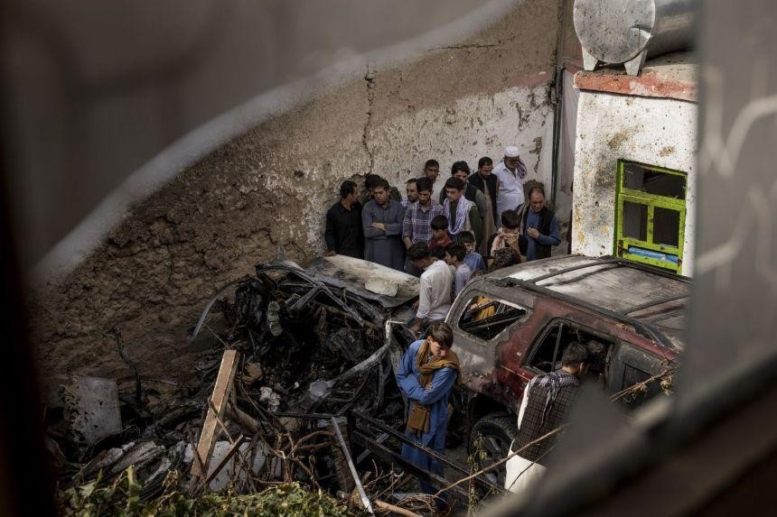 Hiện trường vụ Mỹ phóng tên lửa Hellfire xuống một ngôi nhà ở Kabul để phá huỷ thứ được cho là "một chiếc xe chở thuốc nổ". Ảnh: NY Times